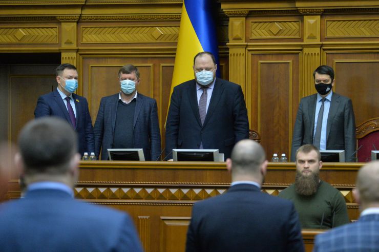 Голова Верховної Ради України Дмитро Разумков відкрив пленарне засідання. 
Дмитро Разумков зазначив, що сьогодні Міжнародний день пам’яті жертв Голокос
На пропозицію Голови Верховної Ради України народні депутати хвилиною мовчання вшанували пам’ять всіх загиблих.
Прийнято проект Закону 