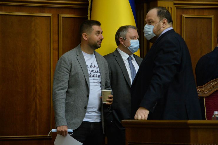 Голова Верховної Ради України Дмитро Разумков відкрив пленарне засідання. 
Дмитро Разумков зазначив, що сьогодні Міжнародний день пам’яті жертв Голокос
На пропозицію Голови Верховної Ради України народні депутати хвилиною мовчання вшанували пам’ять всіх загиблих.
Прийнято проект Закону 