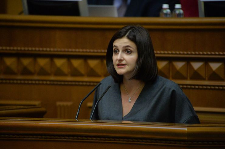Голова Верховної Ради України Дмитро Разумков відкрив пленарне засідання. 
Дмитро Разумков зазначив, що сьогодні Міжнародний день пам’яті жертв Голокос
На пропозицію Голови Верховної Ради України народні депутати хвилиною мовчання вшанували пам’ять всіх загиблих.
Прийнято проект Закону 