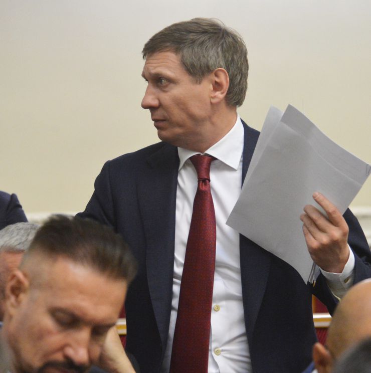 Пленарне засідання Верховної Ради України.

Голова Верховної Ради України Дмитро Разумков відкрив пленарне засідання.
Головуючий надав слово для виступу Голові Національної комісії, що здійснює державне регулювання у сферах енергетики та комунальних послуг (НКРЕКП) Валерію Тарасюку з інформацією про діяльність у сфері державного регулювання енергетики.

Прийнято за основу проект Закону 
