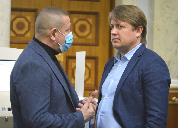 Пленарне засідання Верховної Ради України.

Голова Верховної Ради України Дмитро Разумков відкрив пленарне засідання.
Головуючий надав слово для виступу Голові Національної комісії, що здійснює державне регулювання у сферах енергетики та комунальних послуг (НКРЕКП) Валерію Тарасюку з інформацією про діяльність у сфері державного регулювання енергетики.

Прийнято за основу проект Закону 