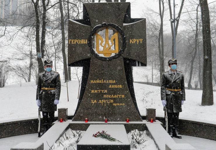 Голова Верховної Ради України Дмитро Разумков спільно з Президентом України Володимиром Зеленським, Прем’єр-міністром України Денисом Шмигалем взяли участь у заходах з нагоди Дня пам'яті Героїв Крут