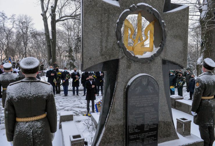 Голова Верховної Ради України Дмитро Разумков спільно з Президентом України Володимиром Зеленським, Прем’єр-міністром України Денисом Шмигалем взяли участь у заходах з нагоди Дня пам'яті Героїв Крут