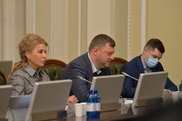 Засідання Погоджувальної ради депутатських фракцій (депутатських груп) ВР. Юлія Тимошенко-Батьківщина, Олександр Корнієнко- СН, Василь Мокан –СН, представник уряду у ВР