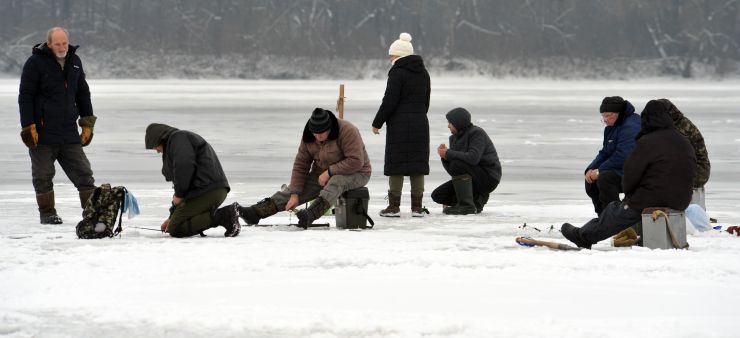 Зимова риболовля . Осокорки. Київ.