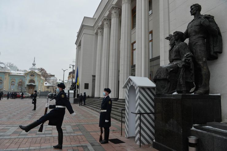 Пленарне засідання Верховної Ради України.

Розпочала роботу п’ята сесія Верховної Ради України дев’ятого скликання.
Дмитро Разумков після закінчення виступу з нагоди відкриття п’ятої сесії Верховної Ради України надав слово представникам депутатських фракцій і груп для виступів з оголошеннями, заявами, повідомленнями, пропозиціями.
