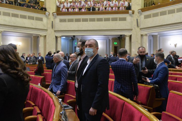 Пленарне засідання Верховної Ради України.

Розпочала роботу п’ята сесія Верховної Ради України дев’ятого скликання.
Дмитро Разумков після закінчення виступу з нагоди відкриття п’ятої сесії Верховної Ради України надав слово представникам депутатських фракцій і груп для виступів з оголошеннями, заявами, повідомленнями, пропозиціями.
