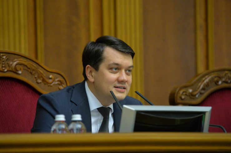 Пленарне засідання Верховної Ради України.

Розпочала роботу п’ята сесія Верховної Ради України дев’ятого скликання.
Дмитро Разумков після закінчення виступу з нагоди відкриття п’ятої сесії Верховної Ради України надав слово представникам депутатських фракцій і груп для виступів з оголошеннями, заявами, повідомленнями, пропозиціями.
