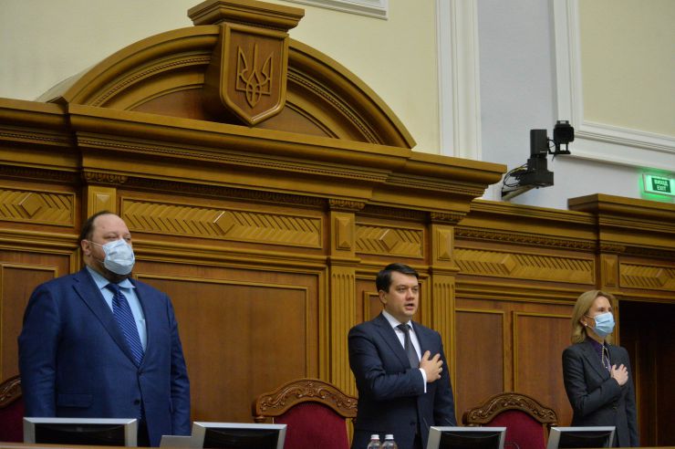 Пленарне засідання Верховної Ради України.

Розпочала роботу п’ята сесія Верховної Ради України дев’ятого скликання.
Дмитро Разумков після закінчення виступу з нагоди відкриття п’ятої сесії Верховної Ради України надав слово представникам депутатських фракцій і груп для виступів з оголошеннями, заявами, повідомленнями, пропозиціями. Руслан Стефанчук, Дмитро Разумков, Олена Кондратюк
