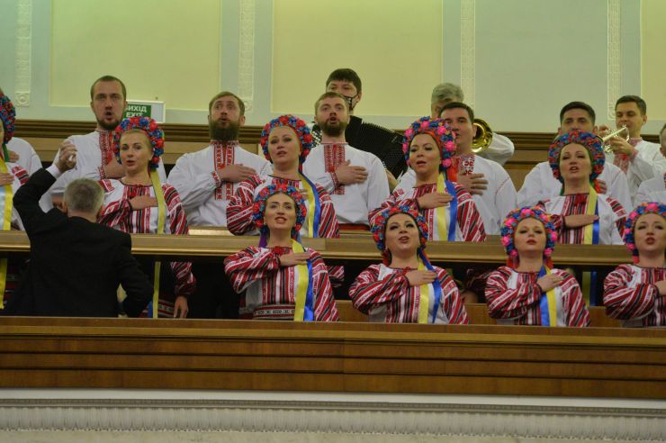 Пленарне засідання Верховної Ради України.

Розпочала роботу п’ята сесія Верховної Ради України дев’ятого скликання.
Дмитро Разумков після закінчення виступу з нагоди відкриття п’ятої сесії Верховної Ради України надав слово представникам депутатських фракцій і груп для виступів з оголошеннями, заявами, повідомленнями, пропозиціями. Хор ім. Верьовки
