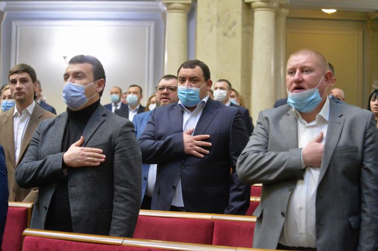 Пленарне засідання Верховної Ради України.

Розпочала роботу п’ята сесія Верховної Ради України дев’ятого скликання.
Дмитро Разумков після закінчення виступу з нагоди відкриття п’ятої сесії Верховної Ради України надав слово представникам депутатських фракцій і груп для виступів з оголошеннями, заявами, повідомленнями, пропозиціями.
