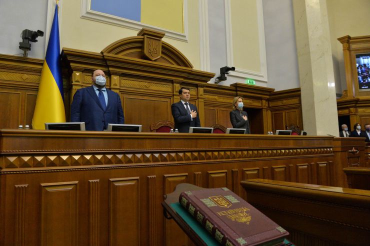 Пленарне засідання Верховної Ради України.

Розпочала роботу п’ята сесія Верховної Ради України дев’ятого скликання.
Дмитро Разумков після закінчення виступу з нагоди відкриття п’ятої сесії Верховної Ради України надав слово представникам депутатських фракцій і груп для виступів з оголошеннями, заявами, повідомленнями, пропозиціями. Руслан Стефанчук, Дмитро Разумков, Олена Кондратюк
