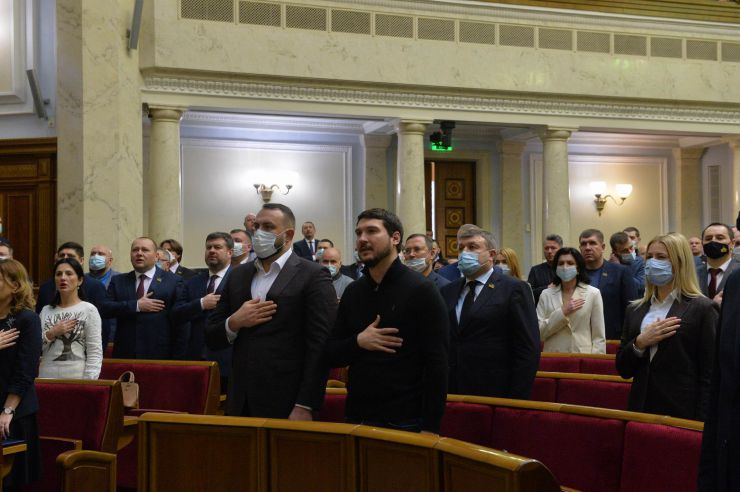 Пленарне засідання Верховної Ради України.

Розпочала роботу п’ята сесія Верховної Ради України дев’ятого скликання.
Дмитро Разумков після закінчення виступу з нагоди відкриття п’ятої сесії Верховної Ради України надав слово представникам депутатських фракцій і груп для виступів з оголошеннями, заявами, повідомленнями, пропозиціями.
