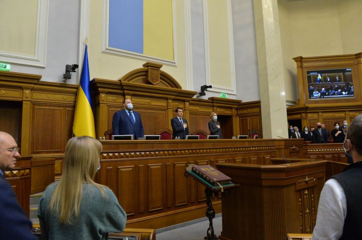 Пленарне засідання Верховної Ради України.

Розпочала роботу п’ята сесія Верховної Ради України дев’ятого скликання.
Дмитро Разумков після закінчення виступу з нагоди відкриття п’ятої сесії Верховної Ради України надав слово представникам депутатських фракцій і груп для виступів з оголошеннями, заявами, повідомленнями, пропозиціями. Руслан Стефанчук, Дмитро Разумков, Олена Кондратюк
