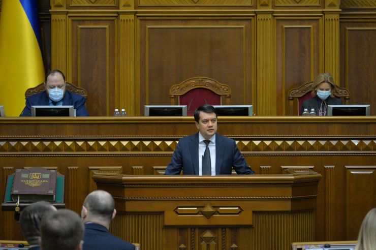 Пленарне засідання Верховної Ради України.

Розпочала роботу п’ята сесія Верховної Ради України дев’ятого скликання.
Дмитро Разумков після закінчення виступу з нагоди відкриття п’ятої сесії Верховної Ради України надав слово представникам депутатських фракцій і груп для виступів з оголошеннями, заявами, повідомленнями, пропозиціями.
