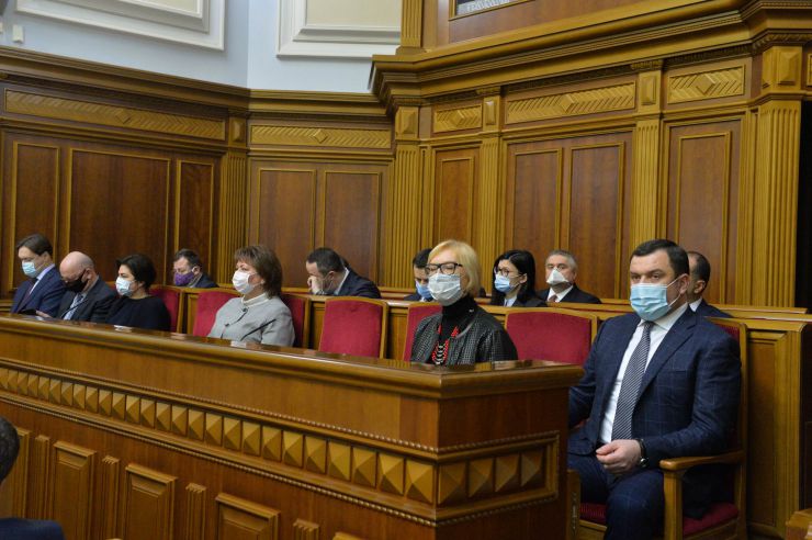 Пленарне засідання Верховної Ради України.

Розпочала роботу п’ята сесія Верховної Ради України дев’ятого скликання.
Дмитро Разумков після закінчення виступу з нагоди відкриття п’ятої сесії Верховної Ради України надав слово представникам депутатських фракцій і груп для виступів з оголошеннями, заявами, повідомленнями, пропозиціями.
