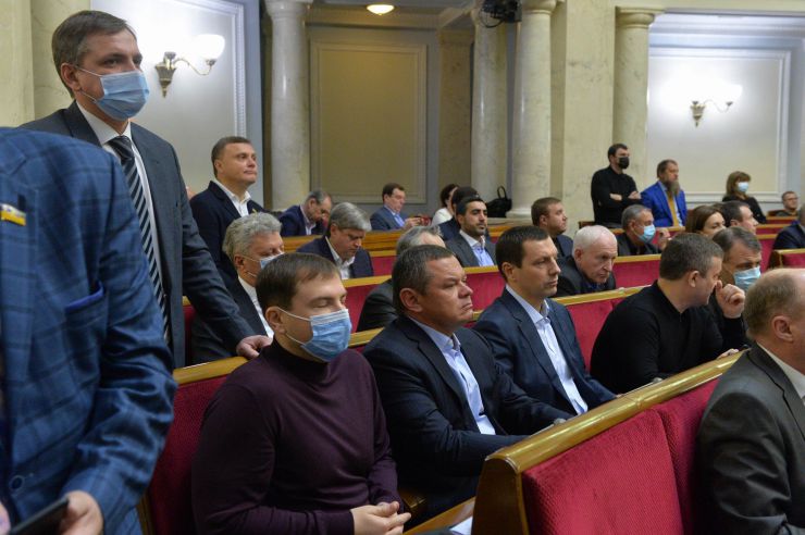 Пленарне засідання Верховної Ради України.

Розпочала роботу п’ята сесія Верховної Ради України дев’ятого скликання.
Дмитро Разумков після закінчення виступу з нагоди відкриття п’ятої сесії Верховної Ради України надав слово представникам депутатських фракцій і груп для виступів з оголошеннями, заявами, повідомленнями, пропозиціями.
