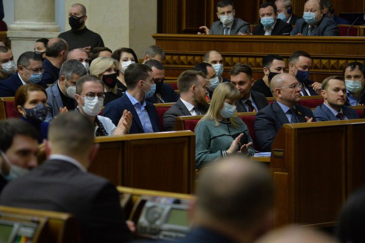 Пленарне засідання Верховної Ради України.

Розпочала роботу п’ята сесія Верховної Ради України дев’ятого скликання.
Дмитро Разумков після закінчення виступу з нагоди відкриття п’ятої сесії Верховної Ради України надав слово представникам депутатських фракцій і груп для виступів з оголошеннями, заявами, повідомленнями, пропозиціями.

