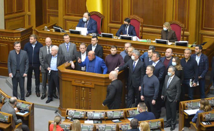 Пленарне засідання Верховної Ради України.

Голова Верховної Ради України Дмитро Разумков відкрив пленарне засідання. 
Із заявою від двох фракцій виступив народний депутат Вадим Рабинович. Заява стосувалася вимкнення трьох опозиційних телеканалів. 

Із заявою від двох фракцій виступила народний депутат Марія Мезенцева. Вона коротко відзвітувала про роботу парламентської делегації України під час першої сесії ПАРЄ.

Прийнято за основу проект Закону 