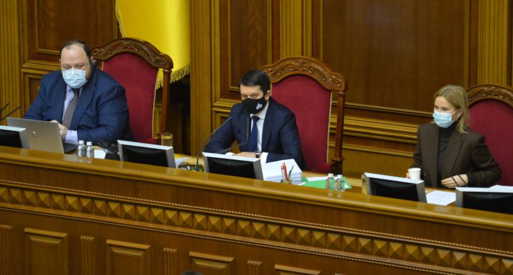 Пленарне засідання Верховної Ради України.

Голова Верховної Ради України Дмитро Разумков відкрив пленарне засідання. 
Із заявою від двох фракцій виступив народний депутат Вадим Рабинович. Заява стосувалася вимкнення трьох опозиційних телеканалів. 

Із заявою від двох фракцій виступила народний депутат Марія Мезенцева. Вона коротко відзвітувала про роботу парламентської делегації України під час першої сесії ПАРЄ.

Прийнято за основу проект Закону 