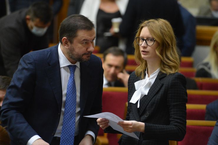 Пленарне засідання Верховної Ради України.

Голова Верховної Ради України Дмитро Разумков відкрив пленарне засідання. 
Із заявою від двох фракцій виступив народний депутат Вадим Рабинович. Заява стосувалася вимкнення трьох опозиційних телеканалів. 

Із заявою від двох фракцій виступила народний депутат Марія Мезенцева. Вона коротко відзвітувала про роботу парламентської делегації України під час першої сесії ПАРЄ.

Прийнято за основу проект Закону 
