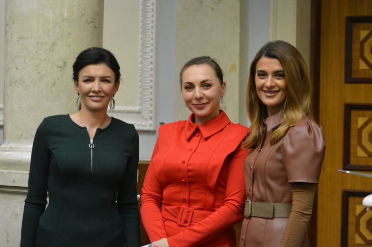 Пленарне засідання Верховної Ради України.

Голова Верховної Ради України Дмитро Разумков відкрив пленарне засідання. 
Із заявою від двох фракцій виступив народний депутат Вадим Рабинович. Заява стосувалася вимкнення трьох опозиційних телеканалів. 

Із заявою від двох фракцій виступила народний депутат Марія Мезенцева. Вона коротко відзвітувала про роботу парламентської делегації України під час першої сесії ПАРЄ.

Прийнято за основу проект Закону 