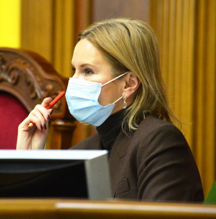 Пленарне засідання Верховної Ради України.

Голова Верховної Ради України Дмитро Разумков відкрив пленарне засідання. 
Із заявою від двох фракцій виступив народний депутат Вадим Рабинович. Заява стосувалася вимкнення трьох опозиційних телеканалів. 

Із заявою від двох фракцій виступила народний депутат Марія Мезенцева. Вона коротко відзвітувала про роботу парламентської делегації України під час першої сесії ПАРЄ.

Прийнято за основу проект Закону 