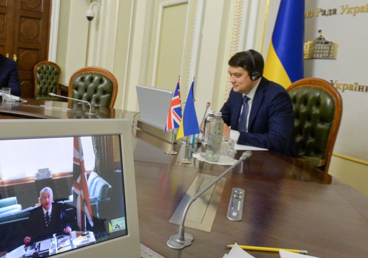 Зустріч Голови Верховної Ради України Дмитри Разумкова зі спікером Палати громад Парламенту Великої Британії Ліндсі Хойлом (у форматі відеоконференції)