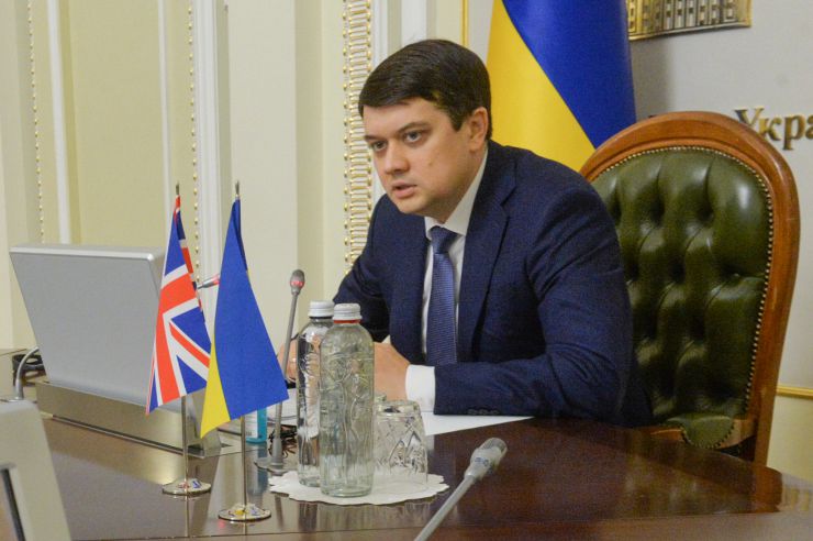 Зустріч Голови Верховної Ради України Дмитри Разумкова зі спікером Палати громад Парламенту Великої Британії Ліндсі Хойлом (у форматі відеоконференції)