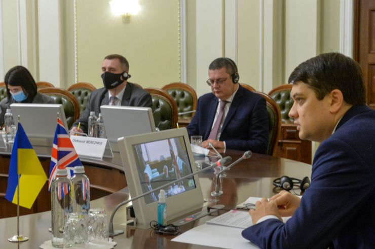 Зустріч Голови Верховної Ради України Дмитри Разумкова зі спікером Палати громад Парламенту Великої Британії Ліндсі Хойлом (у форматі відеоконференції)