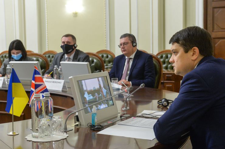 Зустріч Голови Верховної Ради України Дмитри Разумкова зі спікером Палати громад Парламенту Великої Британії Ліндсі Хойлом (у форматі відеоконференції)