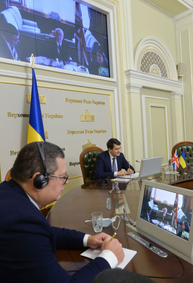 Зустріч Голови Верховної Ради України Дмитри Разумкова зі спікером Палати громад Парламенту Великої Британії Ліндсі Хойлом (у форматі відеоконференції)
