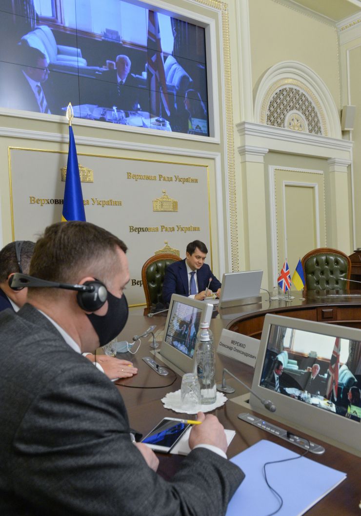 Зустріч Голови Верховної Ради України Дмитри Разумкова зі спікером Палати громад Парламенту Великої Британії Ліндсі Хойлом (у форматі відеоконференції)