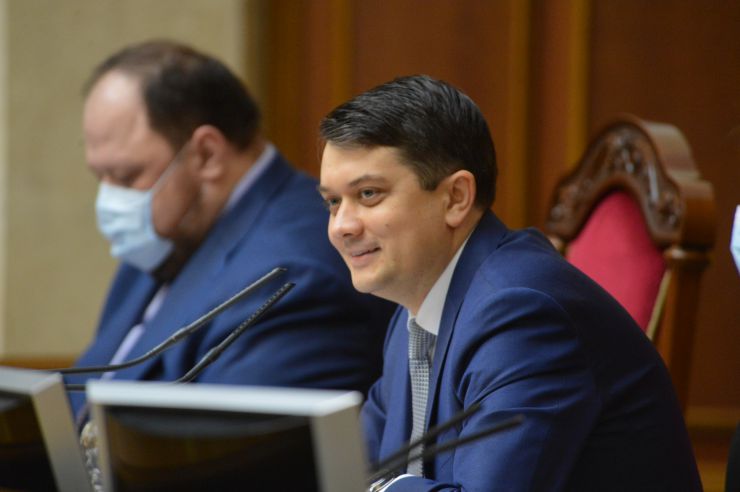 Пленарне засідання Верховної Ради України.

Голова Верховної Ради України Дмитро Разумков відкрив пленарне засідання.
До порядку денного було включено проект Постанови про Звернення Верховної Ради України до Організації Об’єднаних Націй, Європейського Парламенту, Парламентської Асамблеї Ради Європи, Парламентської Асамблеї ОБСЄ, Парламентської Асамблеї НАТО, Парламентської Асамблеї ОЧЕС, урядів і парламентів держав світу щодо засудження тимчасової окупації Автономної Республіки Крим та міста Севастополь, порушень прав і свобод людини на тимчасово окупованих територіях та щодо звільнення політичних в’язнів - громадян України №4655.  За результатами голосування проект Постанови №4655 314 голосами прийнято в цілому.
