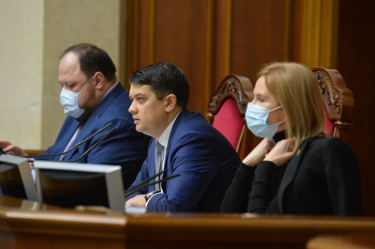 Пленарне засідання Верховної Ради України.

Голова Верховної Ради України Дмитро Разумков відкрив пленарне засідання.
До порядку денного було включено проект Постанови про Звернення Верховної Ради України до Організації Об’єднаних Націй, Європейського Парламенту, Парламентської Асамблеї Ради Європи, Парламентської Асамблеї ОБСЄ, Парламентської Асамблеї НАТО, Парламентської Асамблеї ОЧЕС, урядів і парламентів держав світу щодо засудження тимчасової окупації Автономної Республіки Крим та міста Севастополь, порушень прав і свобод людини на тимчасово окупованих територіях та щодо звільнення політичних в’язнів - громадян України №4655.  За результатами голосування проект Постанови №4655 314 голосами прийнято в цілому.
