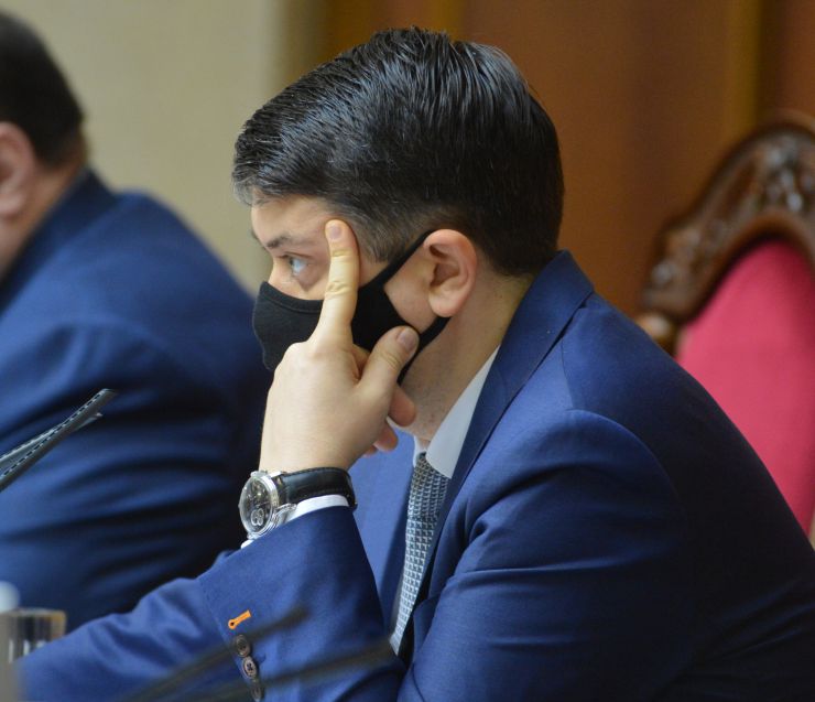 Пленарне засідання Верховної Ради України.

Голова Верховної Ради України Дмитро Разумков відкрив пленарне засідання.
До порядку денного було включено проект Постанови про Звернення Верховної Ради України до Організації Об’єднаних Націй, Європейського Парламенту, Парламентської Асамблеї Ради Європи, Парламентської Асамблеї ОБСЄ, Парламентської Асамблеї НАТО, Парламентської Асамблеї ОЧЕС, урядів і парламентів держав світу щодо засудження тимчасової окупації Автономної Республіки Крим та міста Севастополь, порушень прав і свобод людини на тимчасово окупованих територіях та щодо звільнення політичних в’язнів - громадян України №4655.  За результатами голосування проект Постанови №4655 314 голосами прийнято в цілому.
