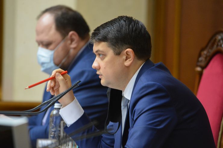 Пленарне засідання Верховної Ради України.

Голова Верховної Ради України Дмитро Разумков відкрив пленарне засідання.
До порядку денного було включено проект Постанови про Звернення Верховної Ради України до Організації Об’єднаних Націй, Європейського Парламенту, Парламентської Асамблеї Ради Європи, Парламентської Асамблеї ОБСЄ, Парламентської Асамблеї НАТО, Парламентської Асамблеї ОЧЕС, урядів і парламентів держав світу щодо засудження тимчасової окупації Автономної Республіки Крим та міста Севастополь, порушень прав і свобод людини на тимчасово окупованих територіях та щодо звільнення політичних в’язнів - громадян України №4655.  За результатами голосування проект Постанови №4655 314 голосами прийнято в цілому.

