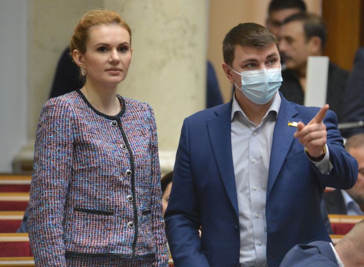 Пленарне засідання Верховної Ради України.

Голова Верховної Ради України Дмитро Разумков відкрив пленарне засідання.
До порядку денного було включено проект Постанови про Звернення Верховної Ради України до Організації Об’єднаних Націй, Європейського Парламенту, Парламентської Асамблеї Ради Європи, Парламентської Асамблеї ОБСЄ, Парламентської Асамблеї НАТО, Парламентської Асамблеї ОЧЕС, урядів і парламентів держав світу щодо засудження тимчасової окупації Автономної Республіки Крим та міста Севастополь, порушень прав і свобод людини на тимчасово окупованих територіях та щодо звільнення політичних в’язнів - громадян України №4655.  За результатами голосування проект Постанови №4655 314 голосами прийнято в цілому. Ганна Скороход Антон Поляков ЗА
