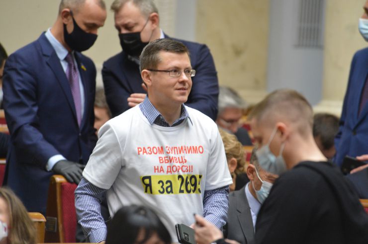 Пленарне засідання Верховної Ради України.

Голова Верховної Ради України Дмитро Разумков відкрив пленарне засідання.
До порядку денного було включено проект Постанови про Звернення Верховної Ради України до Організації Об’єднаних Націй, Європейського Парламенту, Парламентської Асамблеї Ради Європи, Парламентської Асамблеї ОБСЄ, Парламентської Асамблеї НАТО, Парламентської Асамблеї ОЧЕС, урядів і парламентів держав світу щодо засудження тимчасової окупації Автономної Республіки Крим та міста Севастополь, порушень прав і свобод людини на тимчасово окупованих територіях та щодо звільнення політичних в’язнів - громадян України №4655.  За результатами голосування проект Постанови №4655 314 голосами прийнято в цілому. Павло Фролов СН
