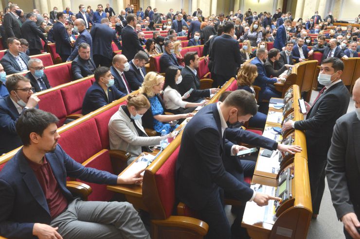 Пленарне засідання Верховної Ради України.

Голова Верховної Ради України Дмитро Разумков відкрив пленарне засідання.
До порядку денного було включено проект Постанови про Звернення Верховної Ради України до Організації Об’єднаних Націй, Європейського Парламенту, Парламентської Асамблеї Ради Європи, Парламентської Асамблеї ОБСЄ, Парламентської Асамблеї НАТО, Парламентської Асамблеї ОЧЕС, урядів і парламентів держав світу щодо засудження тимчасової окупації Автономної Республіки Крим та міста Севастополь, порушень прав і свобод людини на тимчасово окупованих територіях та щодо звільнення політичних в’язнів - громадян України №4655.  За результатами голосування проект Постанови №4655 314 голосами прийнято в цілому.
