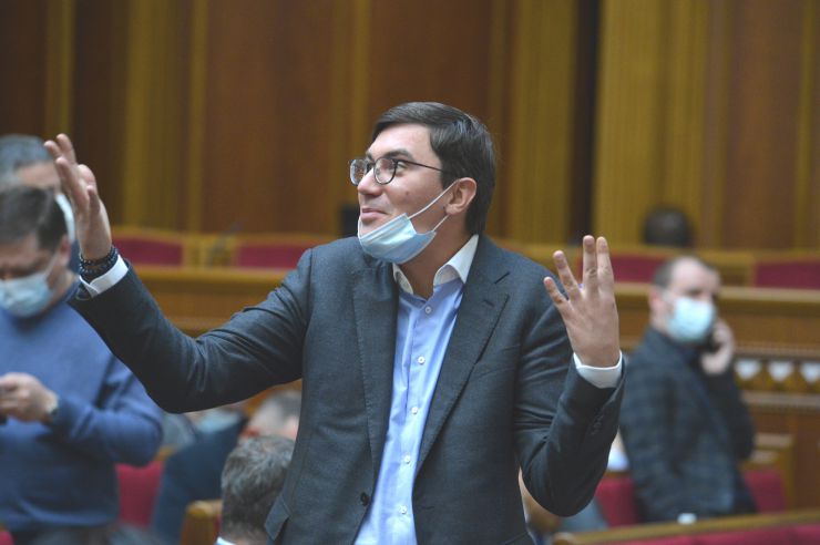 Пленарне засідання Верховної Ради України.

Голова Верховної Ради України Дмитро Разумков відкрив пленарне засідання.
До порядку денного було включено проект Постанови про Звернення Верховної Ради України до Організації Об’єднаних Націй, Європейського Парламенту, Парламентської Асамблеї Ради Європи, Парламентської Асамблеї ОБСЄ, Парламентської Асамблеї НАТО, Парламентської Асамблеї ОЧЕС, урядів і парламентів держав світу щодо засудження тимчасової окупації Автономної Республіки Крим та міста Севастополь, порушень прав і свобод людини на тимчасово окупованих територіях та щодо звільнення політичних в’язнів - громадян України №4655.  За результатами голосування проект Постанови №4655 314 голосами прийнято в цілому. Андрій Мотовиловець СН
