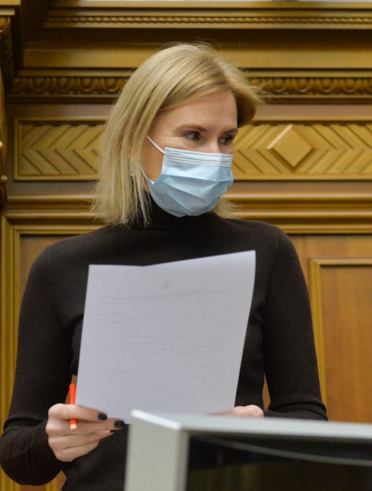 Позачергове пленарне засідання Верховної Ради України.
Для участі у позачерговому засіданні зареєструвалося 295 народних депутатів.
Голова Верховної Ради України Дмитро Разумков відкрив позачергове пленарне засідання.
Головуючий надав слово для виступу Представнику Президента України у Верховній Раді Руслан Стефанчуку.
Руслан Стефанчук доповів пропозиції Президента України до Закону