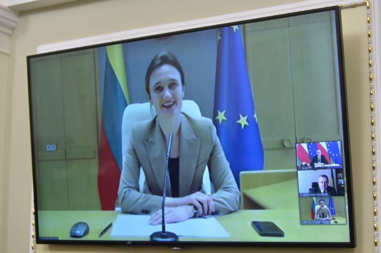 Голова Верховної Ради України Дмитро Разумков обговорив зі Спікером Сеймасу Литовської Республіки Вікторією Чмілітє-Нільсен та Маршалком Сенату Республіки Польщі Томашем Гродзьким  порядок денний майбутнього засідання Міжпарламентської Асамблеї, яке відбудеться в липні 2021 року у Варшаві.

«Ми високо цінуємо сталу підтримку Варшавою і Вільнюсом суверенітету і територіальної цілісності України в її міжнародно визнаних кордонах», - заявив Голова українського Парламенту на початку зустрічі.
