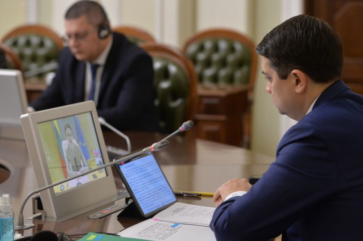 Голова Верховної Ради України Дмитро Разумков обговорив зі Спікером Сеймасу Литовської Республіки Вікторією Чмілітє-Нільсен та Маршалком Сенату Республіки Польщі Томашем Гродзьким  порядок денний майбутнього засідання Міжпарламентської Асамблеї, яке відбудеться в липні 2021 року у Варшаві.

«Ми високо цінуємо сталу підтримку Варшавою і Вільнюсом суверенітету і територіальної цілісності України в її міжнародно визнаних кордонах», - заявив Голова українського Парламенту на початку зустрічі.
