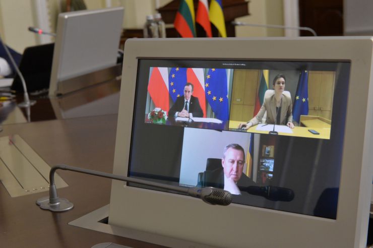 Голова Верховної Ради України Дмитро Разумков обговорив зі Спікером Сеймасу Литовської Республіки Вікторією Чмілітє-Нільсен та Маршалком Сенату Республіки Польщі Томашем Гродзьким  порядок денний майбутнього засідання Міжпарламентської Асамблеї, яке відбудеться в липні 2021 року у Варшаві.

«Ми високо цінуємо сталу підтримку Варшавою і Вільнюсом суверенітету і територіальної цілісності України в її міжнародно визнаних кордонах», - заявив Голова українського Парламенту на початку зустрічі.

