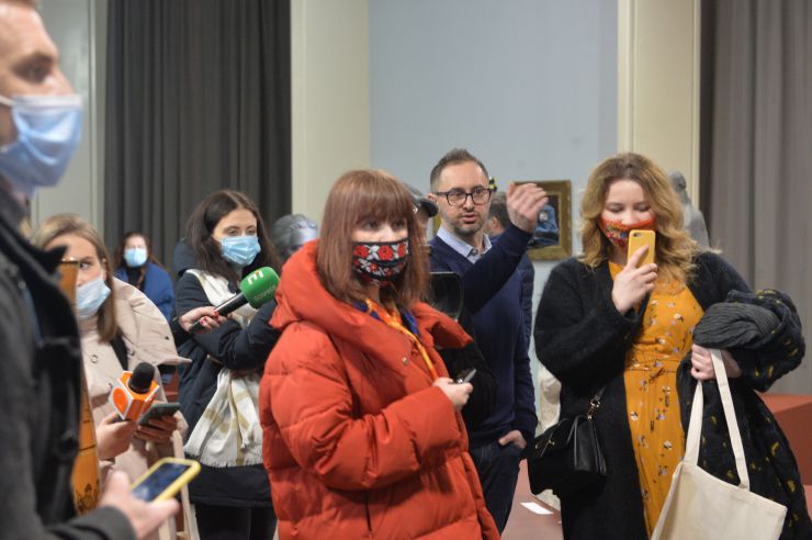 З нагоди 150-річчя від дня народження Лесі Українки МКІП відкриває масштабний мистецький проєкт «Леся Українка: 150 імен»

25 лютого, в день народження Лариси Косач-Квітки, Міністерство культури та інформаційної політики та Державне агентство України з питань мистецтв та мистецької освіти, разом із агенцією Postmen та Національним центром «Український Дім» відкривають грандіозний мистецький проєкт «Леся Українка: 150 імен». 
На фото – Показ виставки  для ЗМІ 24 лютого 2021 року.

