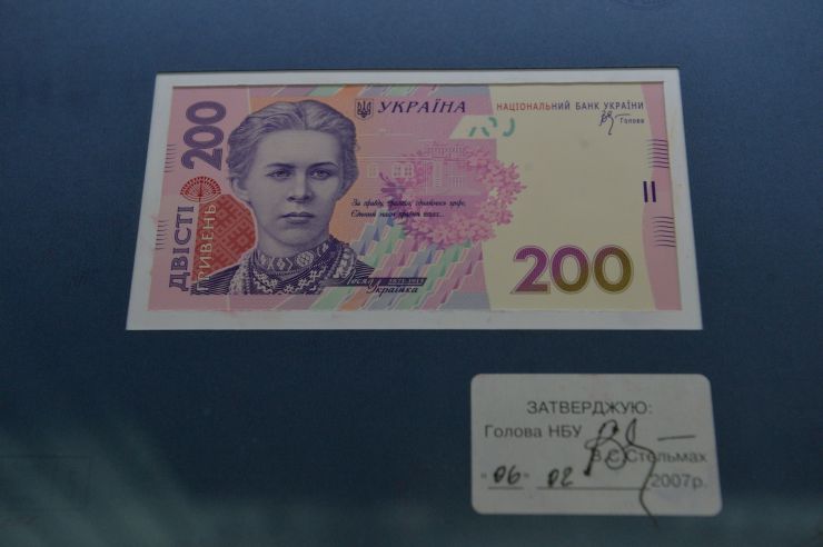 З нагоди 150-річчя від дня народження Лесі Українки МКІП відкриває масштабний мистецький проєкт «Леся Українка: 150 імен»

25 лютого, в день народження Лариси Косач-Квітки, Міністерство культури та інформаційної політики та Державне агентство України з питань мистецтв та мистецької освіти, разом із агенцією Postmen та Національним центром «Український Дім» відкривають грандіозний мистецький проєкт «Леся Українка: 150 імен». 
На фото – Показ виставки  для ЗМІ 24 лютого 2021 року.
