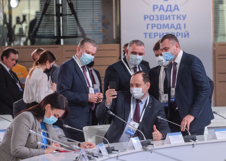 Голова Верховної Ради України Дмитро Разумков,  Президент Володимир Зеленський взяли участь у засіданні Ради розвитку громад та територій у межах Всеукраїнського форуму «Україна 30». Стефанчук , Шмигаль