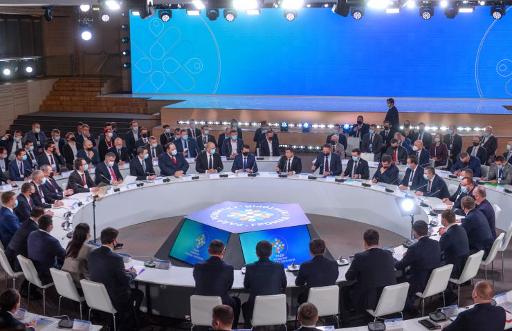 Голова Верховної Ради України Дмитро Разумков,  Президент Володимир Зеленський взяли участь у засіданні Ради розвитку громад та територій у межах Всеукраїнського форуму «Україна 30». Стефанчук , Шмигаль