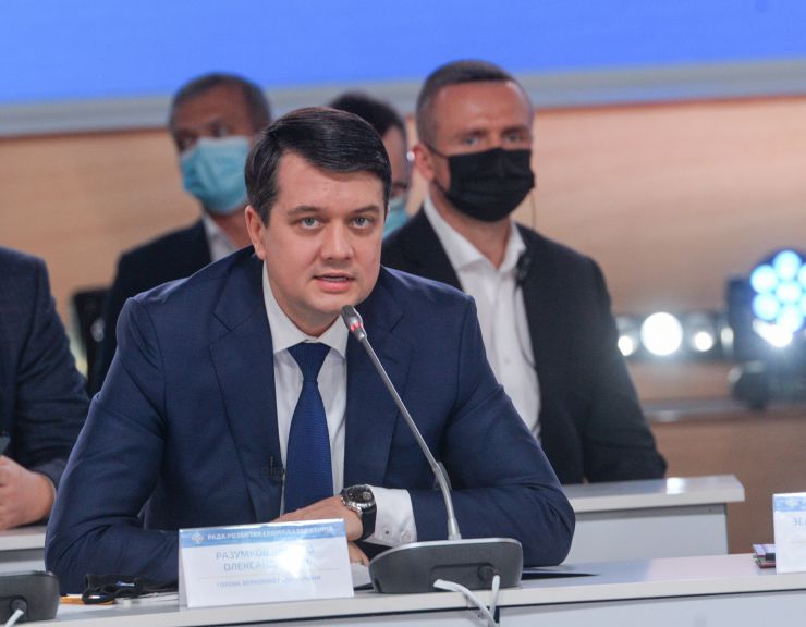 Голова Верховної Ради України Дмитро Разумков,  Президент Володимир Зеленський взяли участь у засіданні Ради розвитку громад та територій у межах Всеукраїнського форуму «Україна 30».